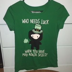 Women’s L holiday tee